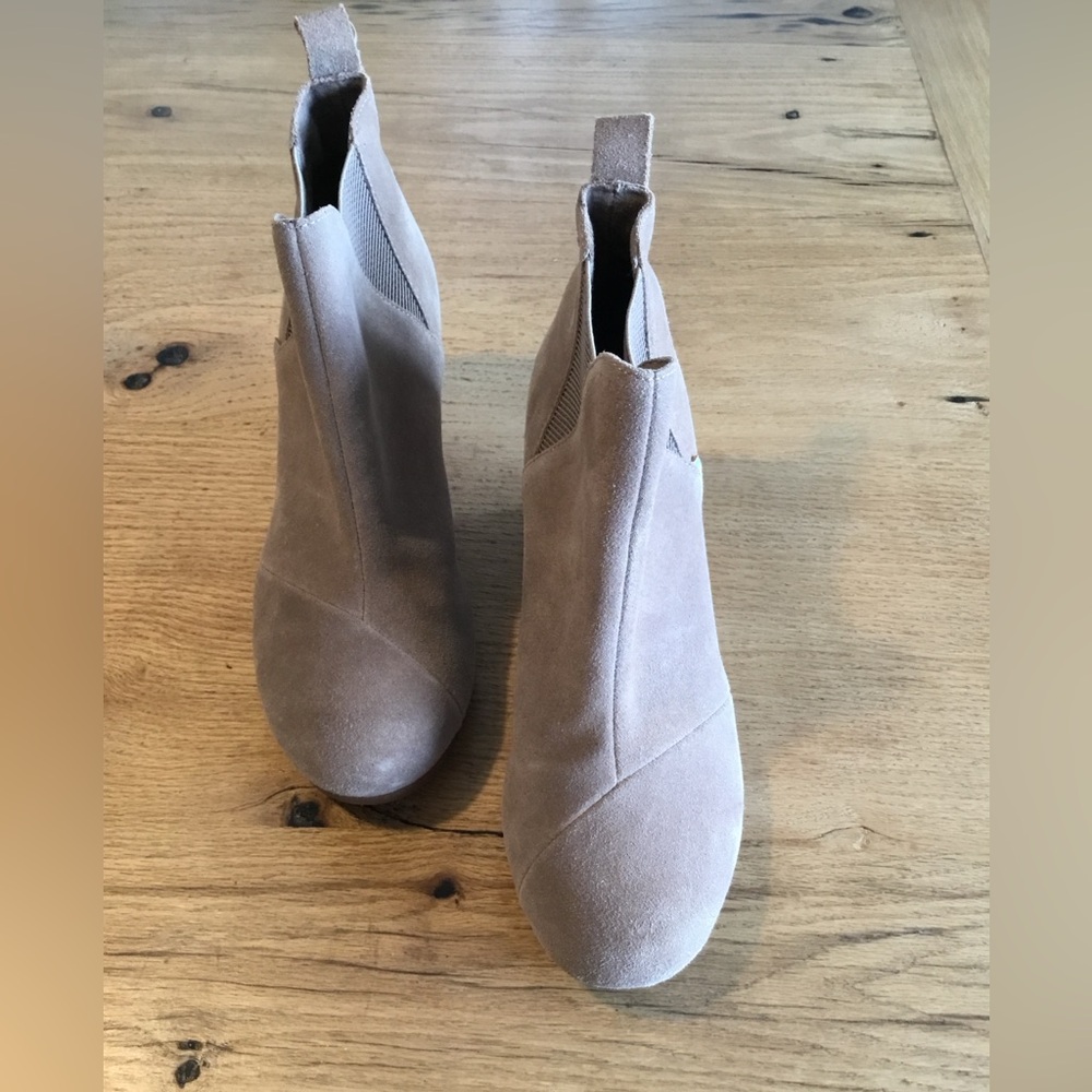 Tom’s Wedge Suede Bootie‎ Almond Toe Slip On Tan Women’s 9.5 Preloved